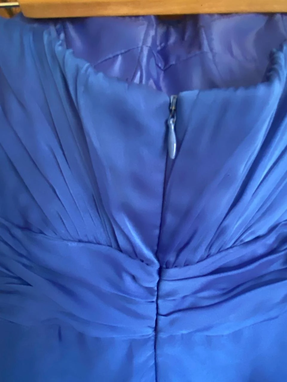 Vestido de festa romântico azul royal, corte "Hi-Lo" com pedrarias. – photo 8